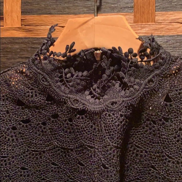 Beautiful lace long sleeve Agaci top. Fits more like a small/medium. - Picture 2 of 4